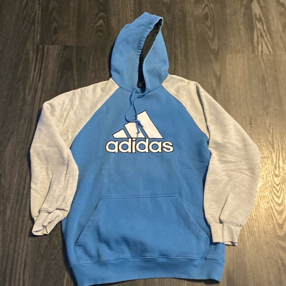 🍍ADIDAS HODDIE🍍SIIZE MEDIUM 🍍U1